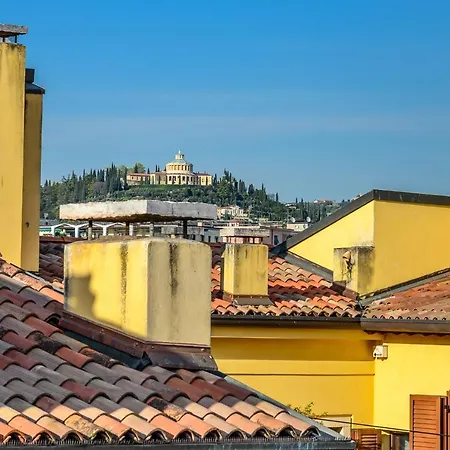 Hoomee San Zeno Apartman *