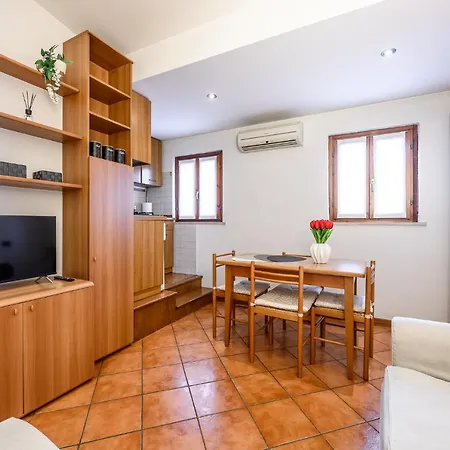 Hoomee San Zeno Apartman *